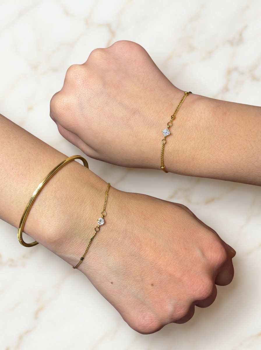 Personalisierte Initialen-Armbänder in Gold